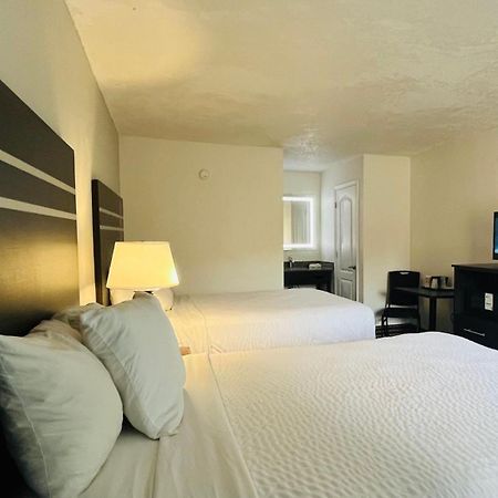 Clarion Inn & Suites Kissimmee-Lake Buena Vista South Екстер'єр фото
