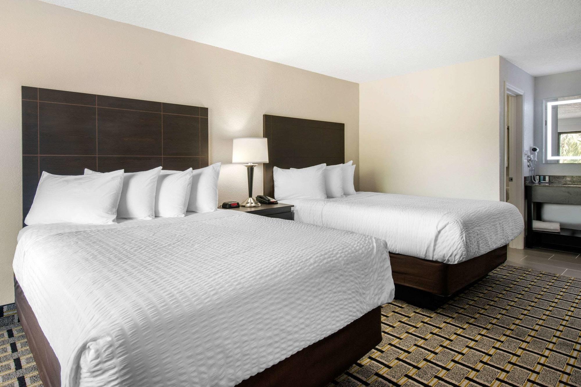 Clarion Inn & Suites Kissimmee-Lake Buena Vista South Екстер'єр фото