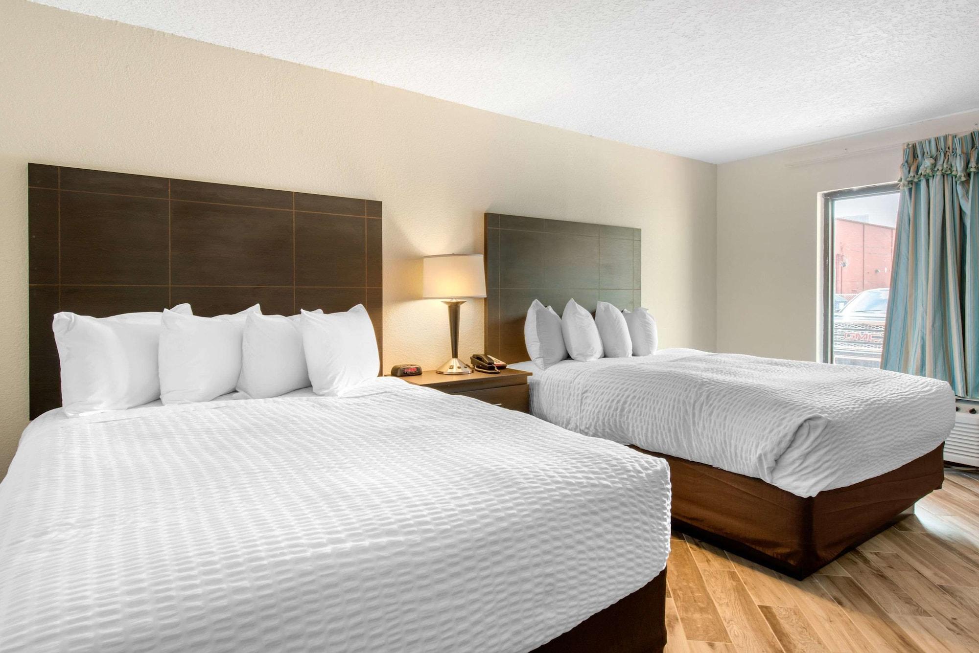 Clarion Inn & Suites Kissimmee-Lake Buena Vista South Екстер'єр фото