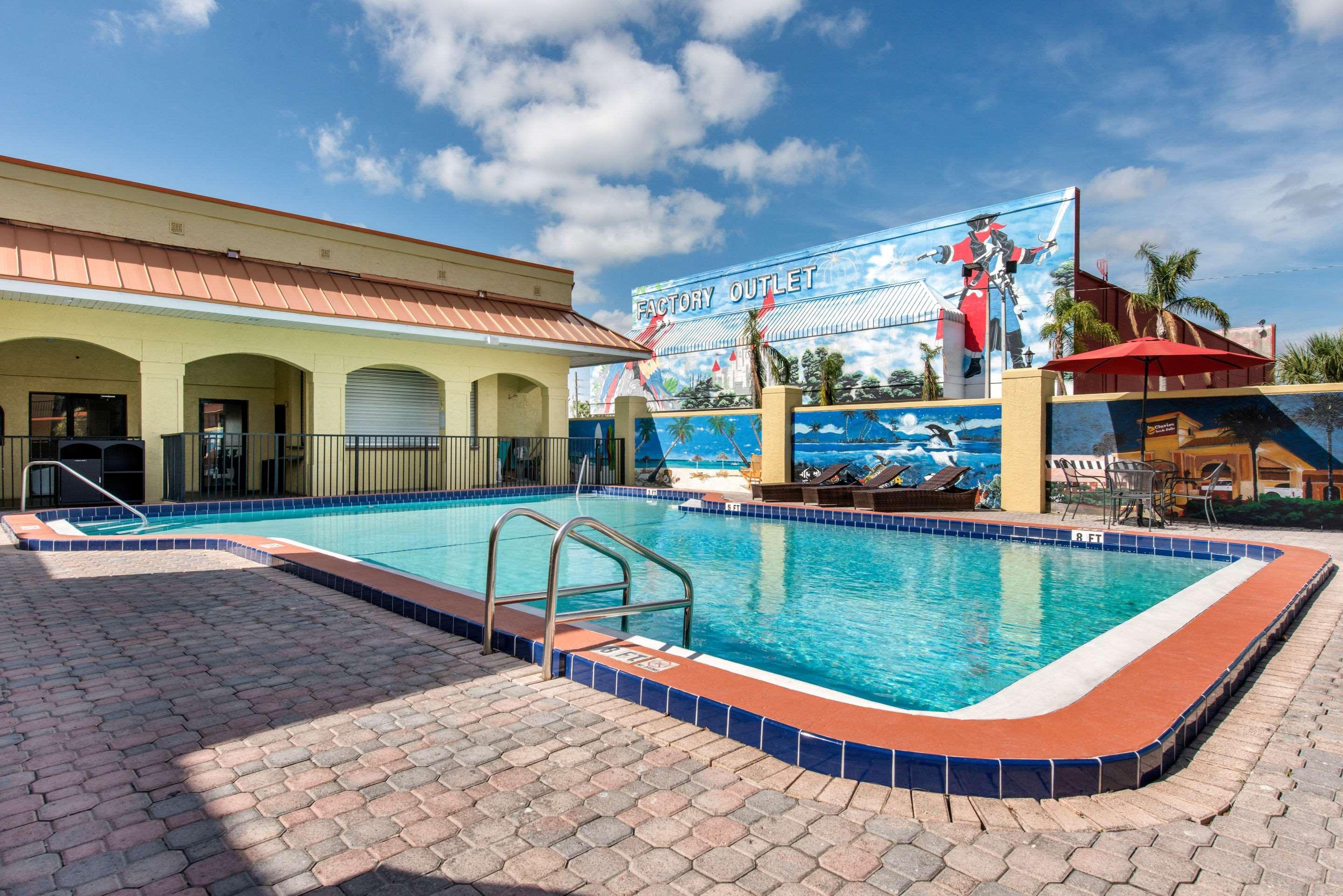 Clarion Inn & Suites Kissimmee-Lake Buena Vista South Екстер'єр фото