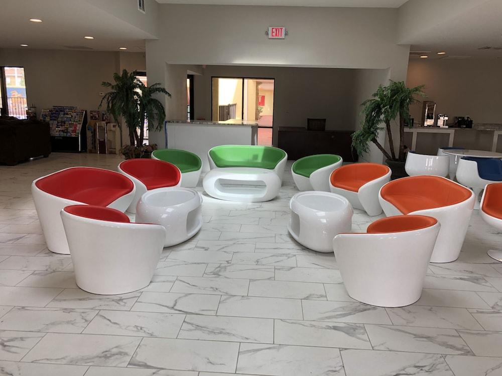 Clarion Inn & Suites Kissimmee-Lake Buena Vista South Екстер'єр фото