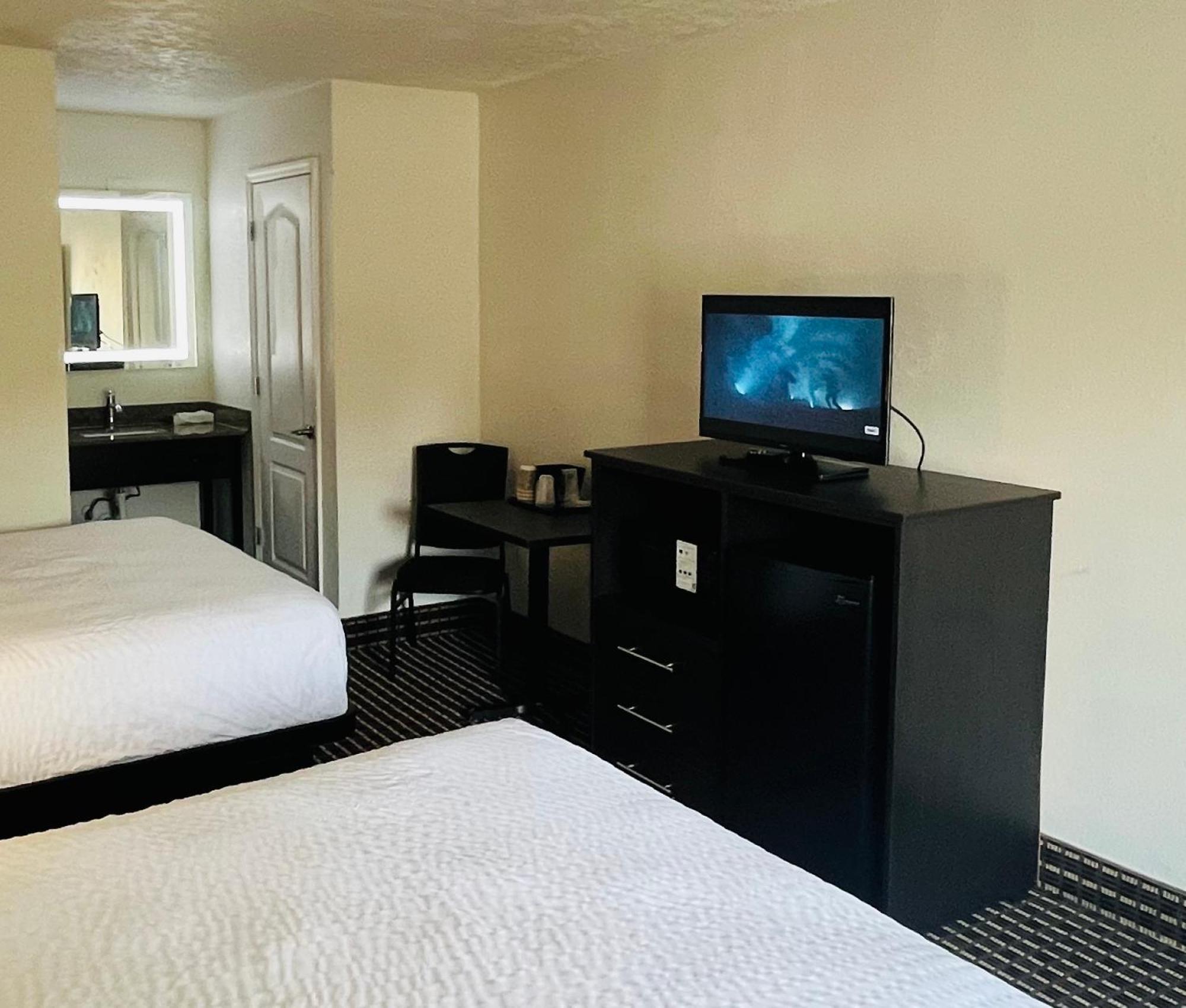 Clarion Inn & Suites Kissimmee-Lake Buena Vista South Екстер'єр фото