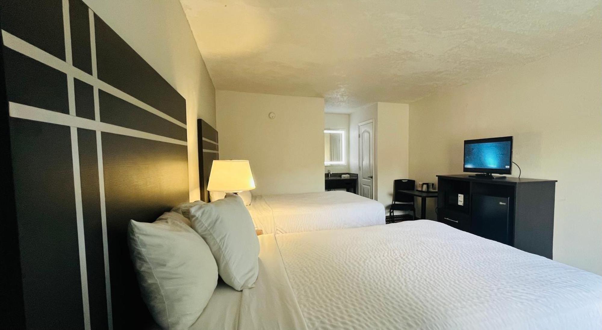 Clarion Inn & Suites Kissimmee-Lake Buena Vista South Екстер'єр фото