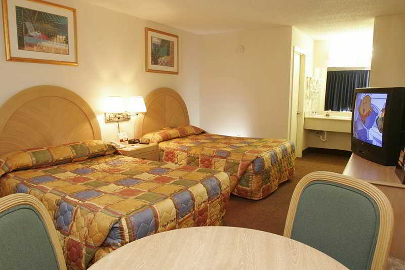 Clarion Inn & Suites Kissimmee-Lake Buena Vista South Екстер'єр фото