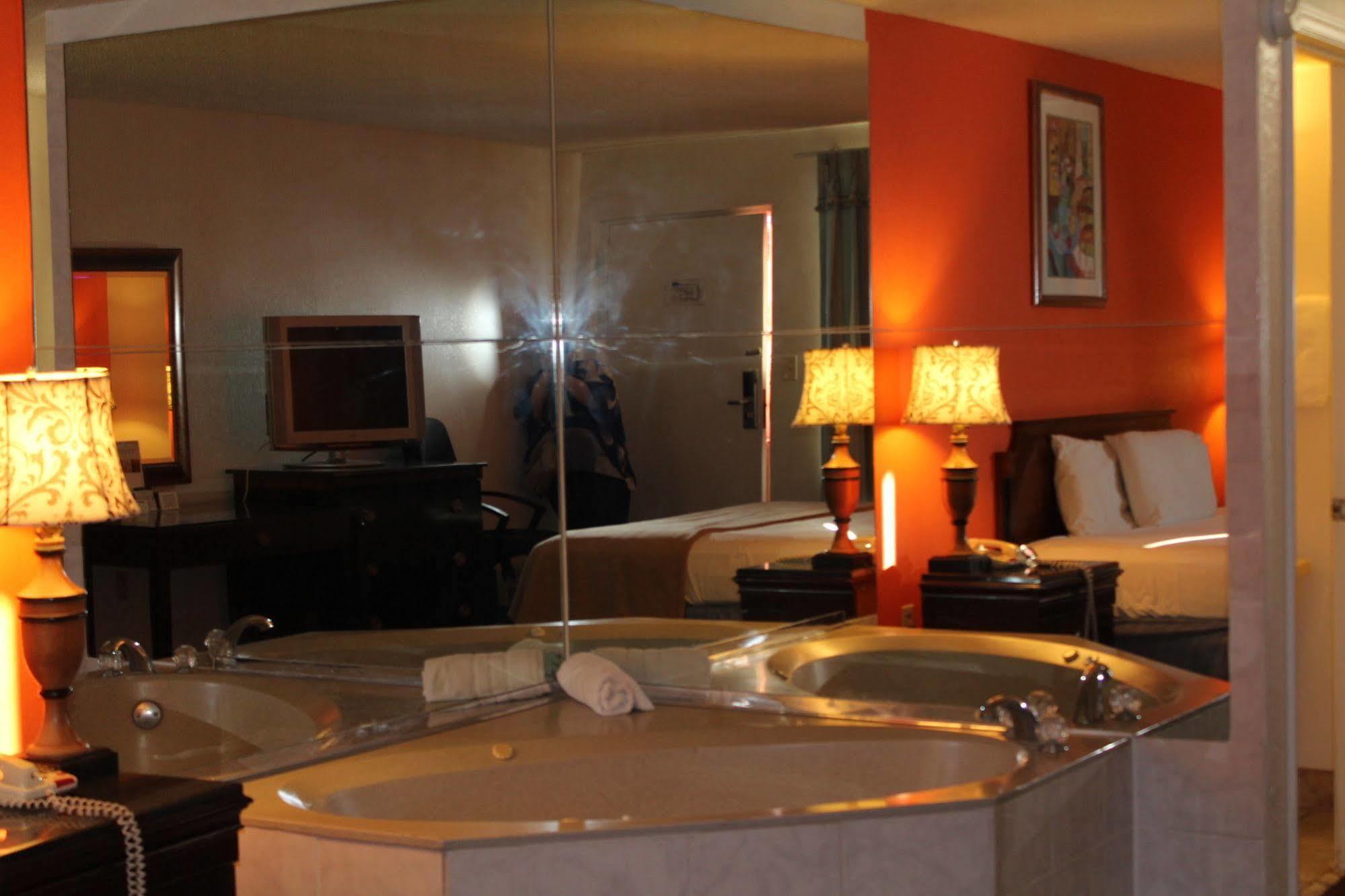 Clarion Inn & Suites Kissimmee-Lake Buena Vista South Екстер'єр фото